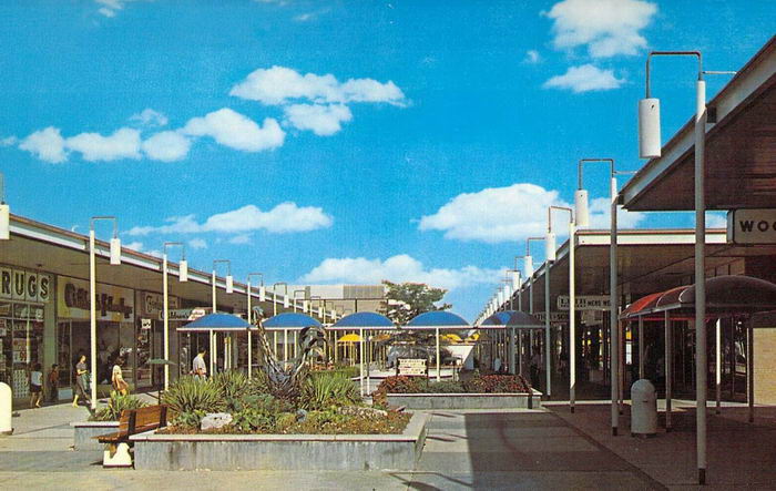Wonderland Mall (Wonderland Shopping Center) - Old Postcard Photo Of Wonderland Mall (newer photo)